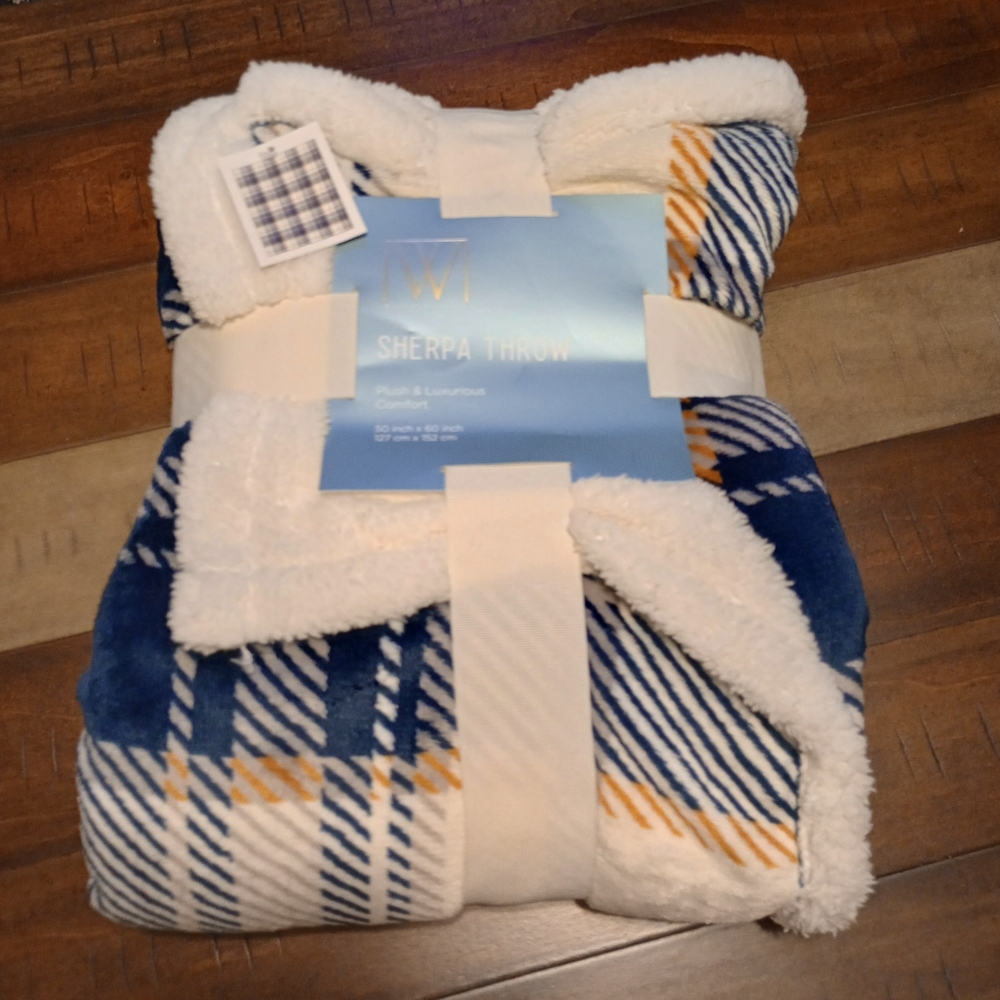 Plush Sherpa Throw Blanket  ( Bundle 2 For 16)